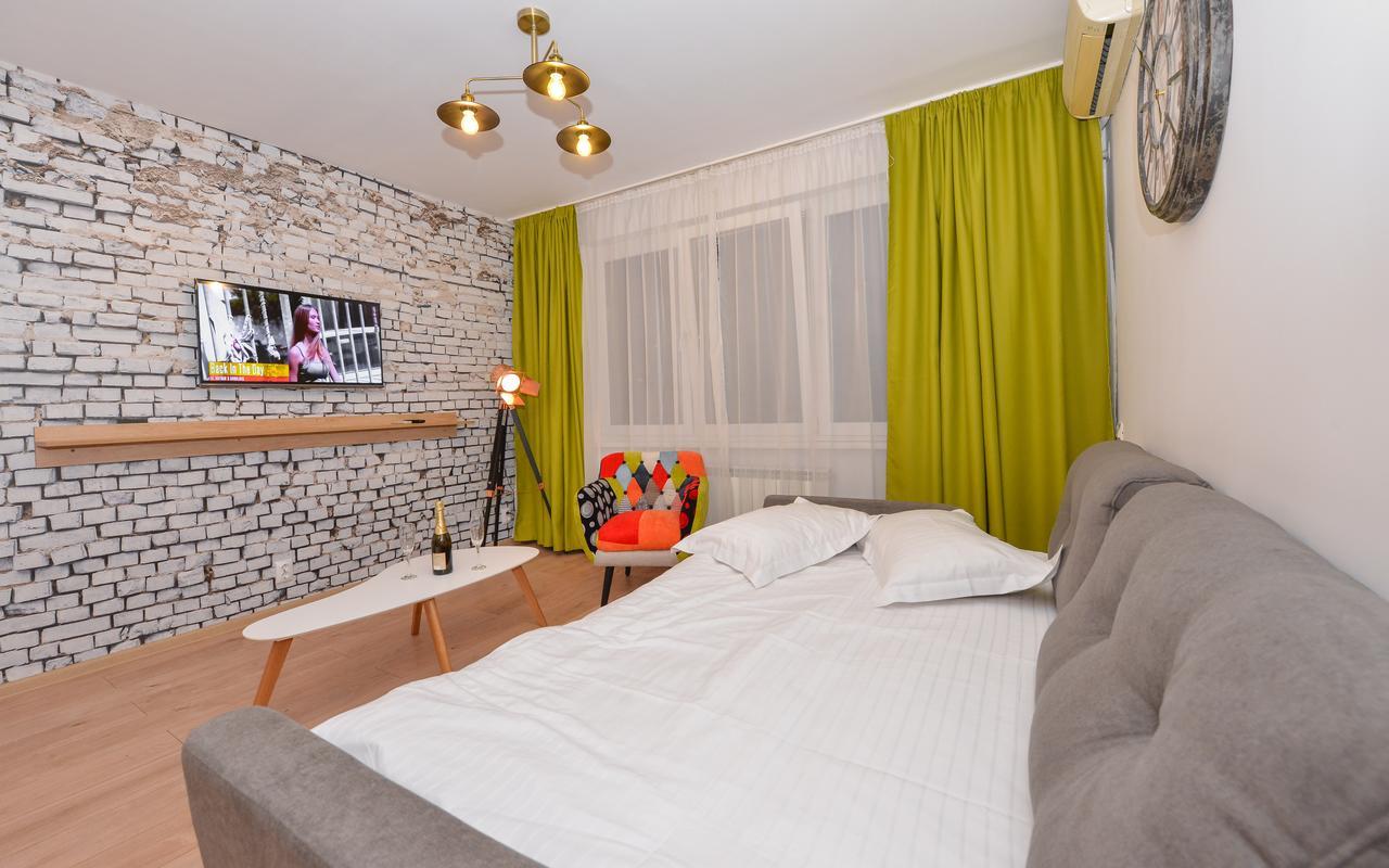 One By One - By Grand Accommodation Bucarest Esterno foto